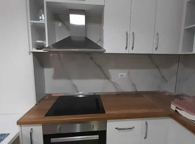 Lalzi Bay, Lura 3 Apartament Daire *